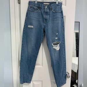 Levi’s Wedgie Dark Blue Distressed Jeans